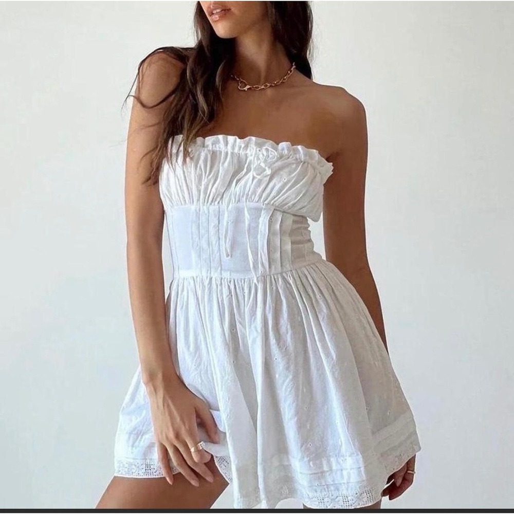 Princess Polly White Eyelet Strapless Romper Lace Trim Smocked Back Size 6